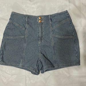 Preowned  Universal Thread Goods Women’s SZ 8/29 shorts blue/white stripe